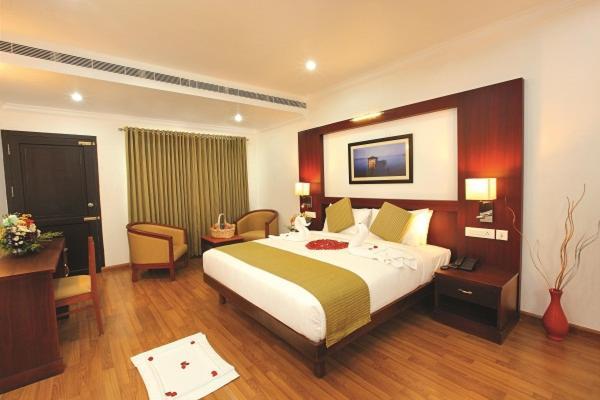 Hotel Raj Regency Nilamel Extérieur photo